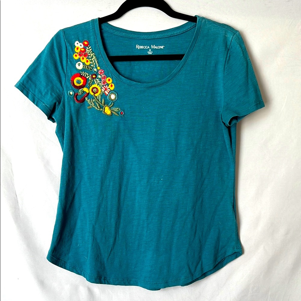 Rebecca Malone peacock teal embroidered tee | size M